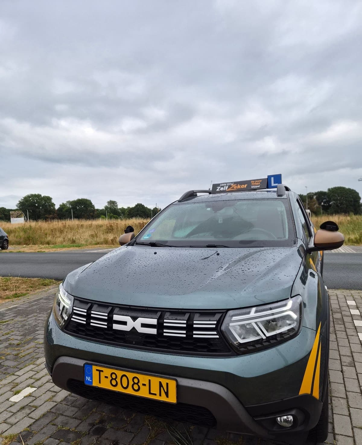 De ZelfZeker-lesauto van voren